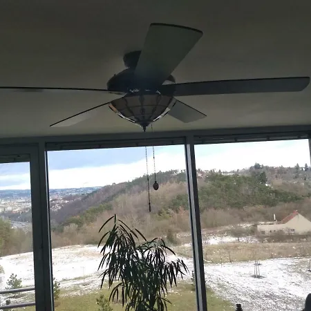 Luxury With Stunning View Of Right By Woods Apartment *