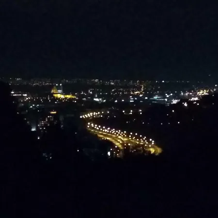 Luxury With Stunning View Of Right By Woods Apartment