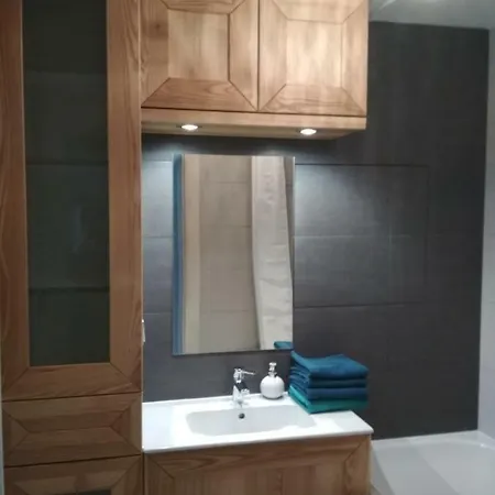 Apartment Luxury With Stunning View Of Right By Woods